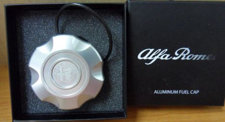 https://www.mycarforum.com/uploads/sgcarstore/data/3/1_1631766101_0Giulia Petrol cap 1.JPG